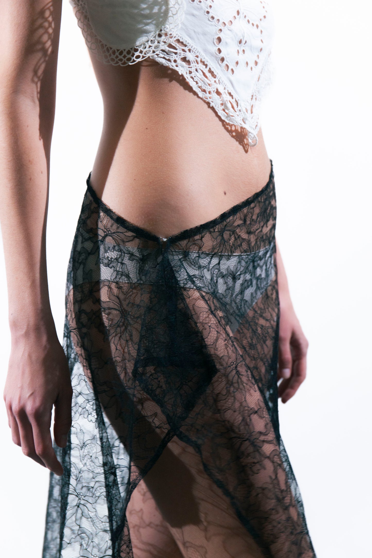 SAVANA LACE SKIRT