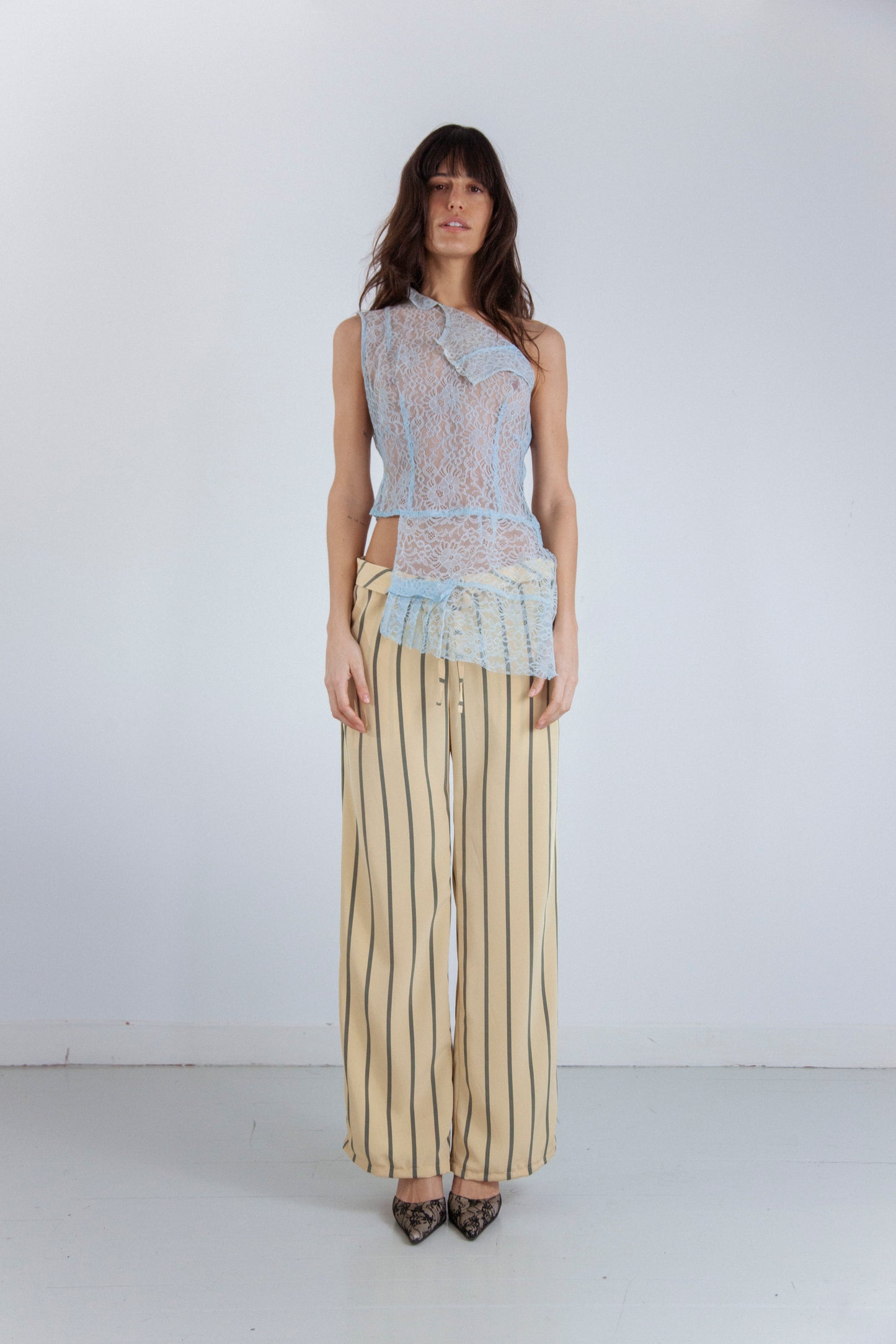 ASYMETRIC LACE TOP