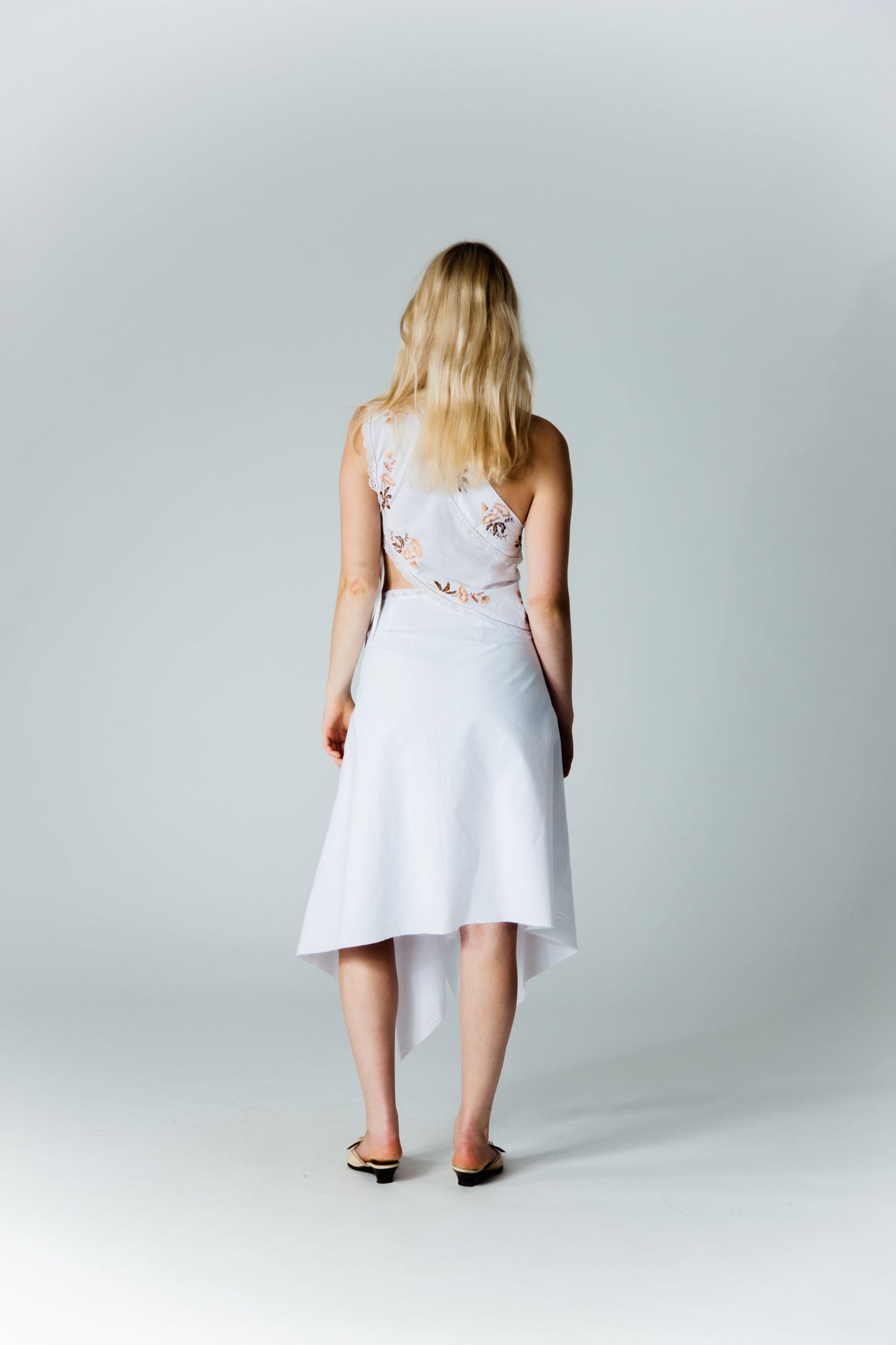 HANDKERCHIEF TOP ASYMETRIC SCALLOP HEM