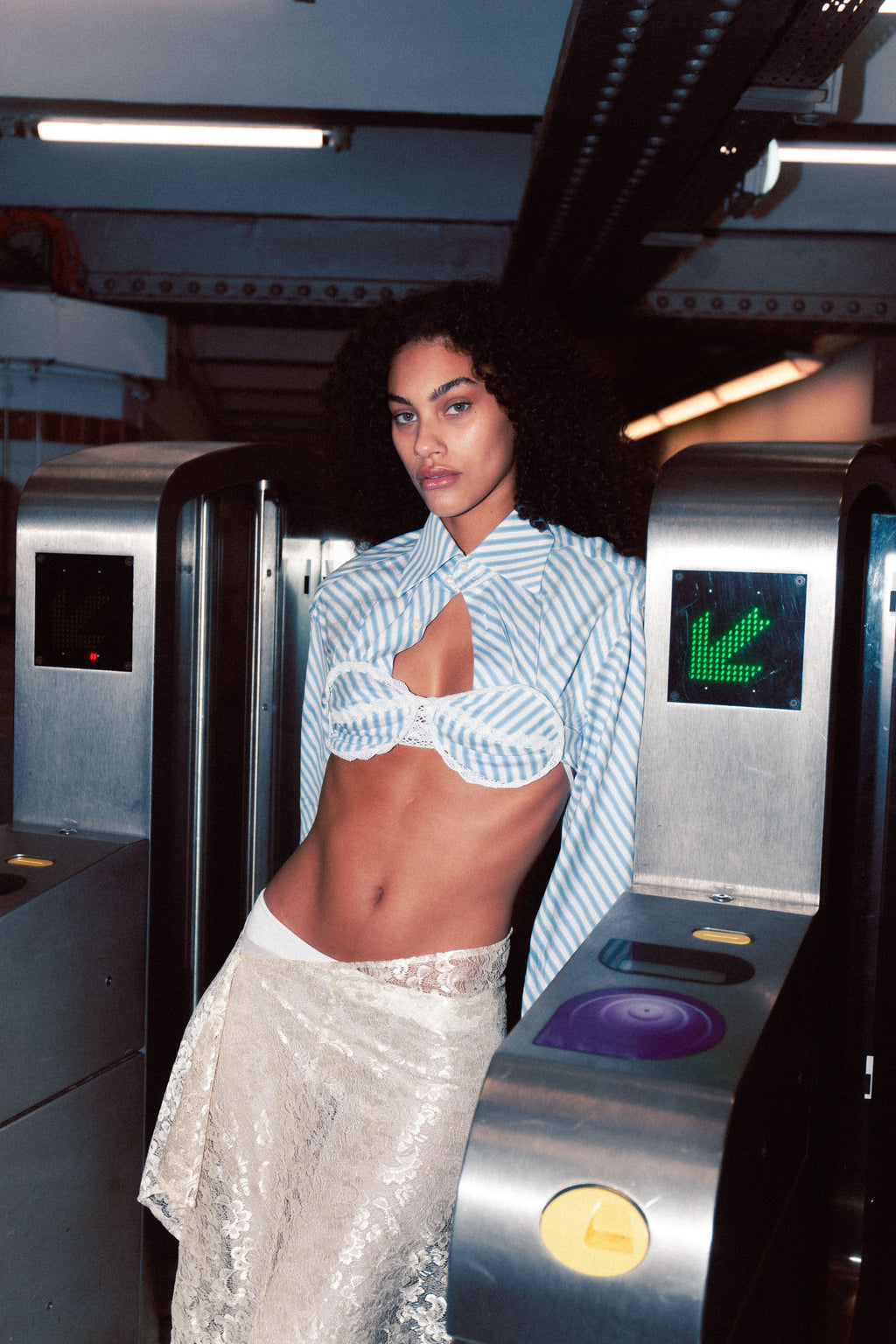 SAVANA LACE SKIRT