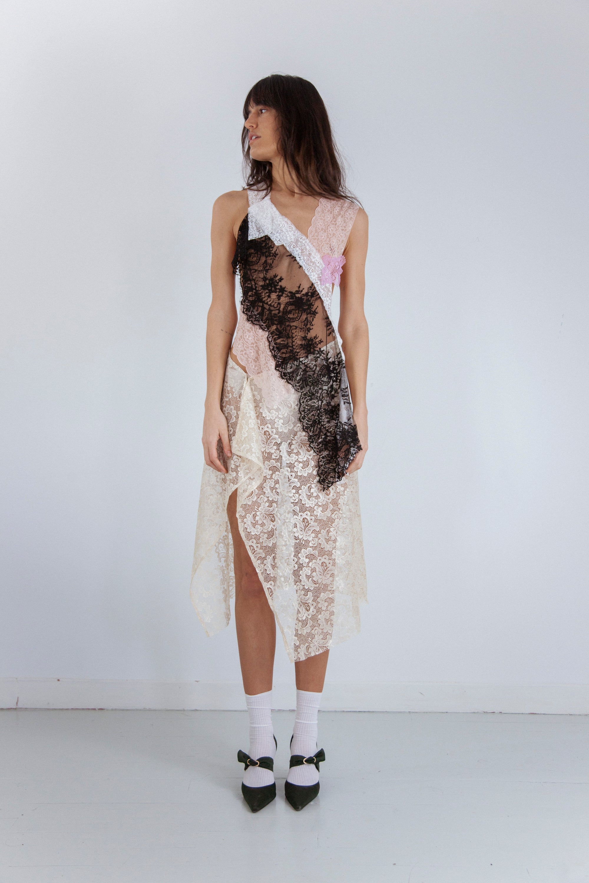 LACE DRAPE TOP
