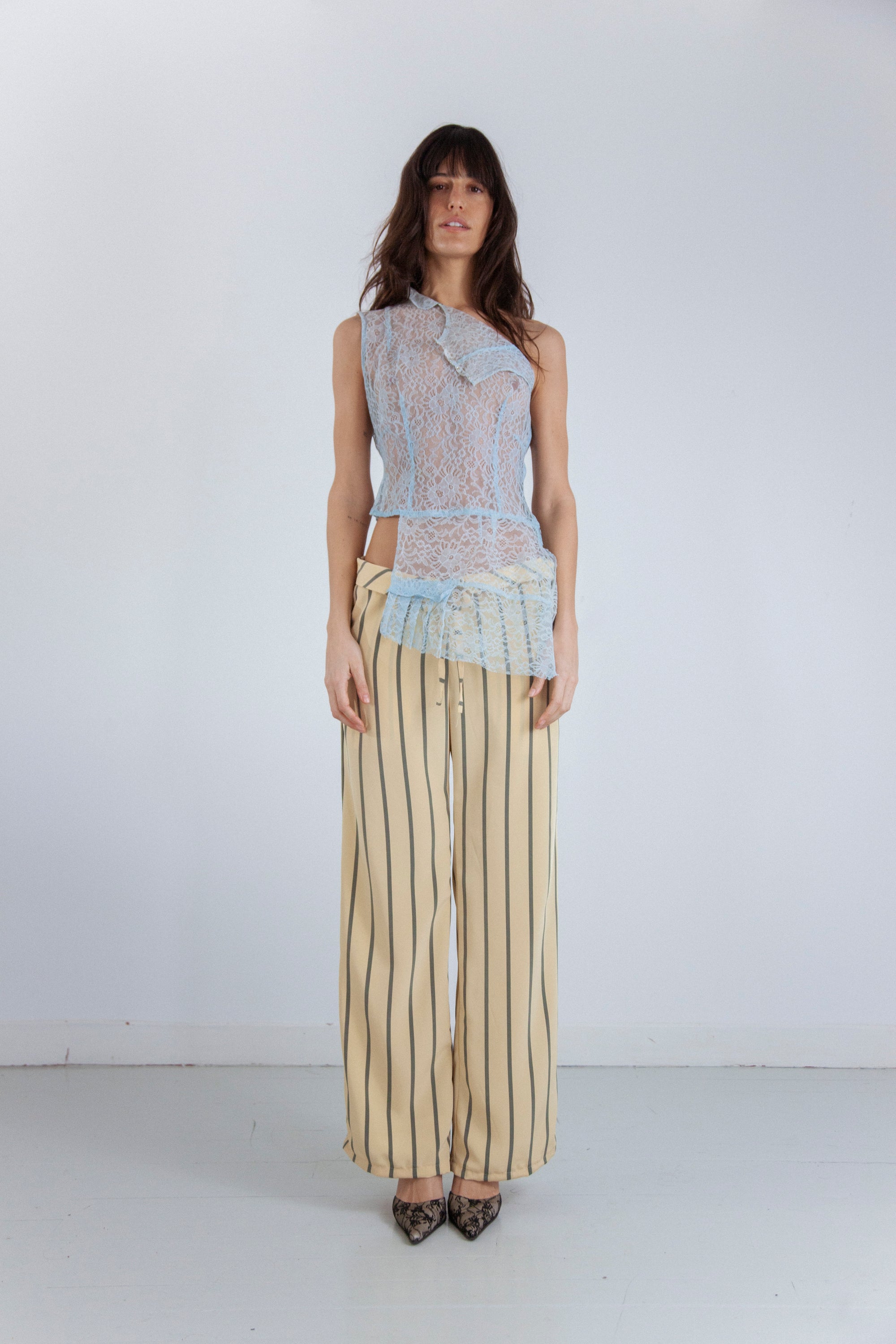 ASYMETRIC LACE TOP