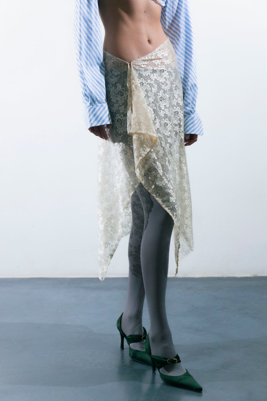 SAVANA LACE SKIRT