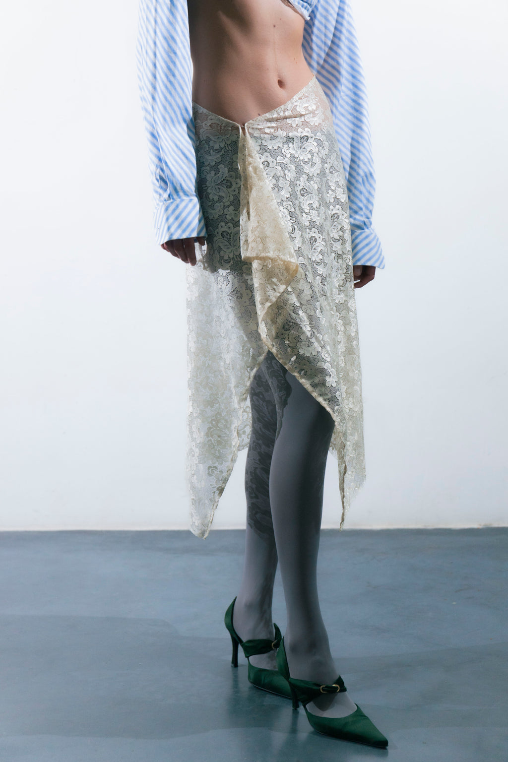 SAVANA LACE SKIRT
