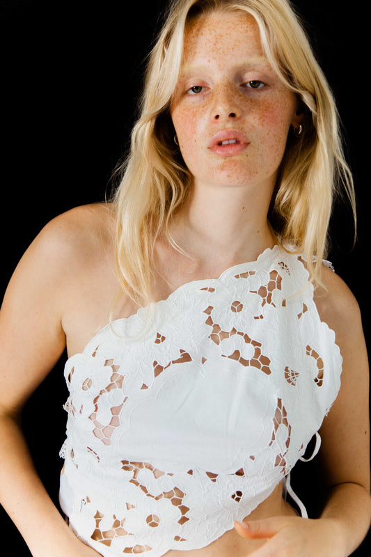 HANDKERCHIEF TOP ASYMETRIC SCALLOP HEM
