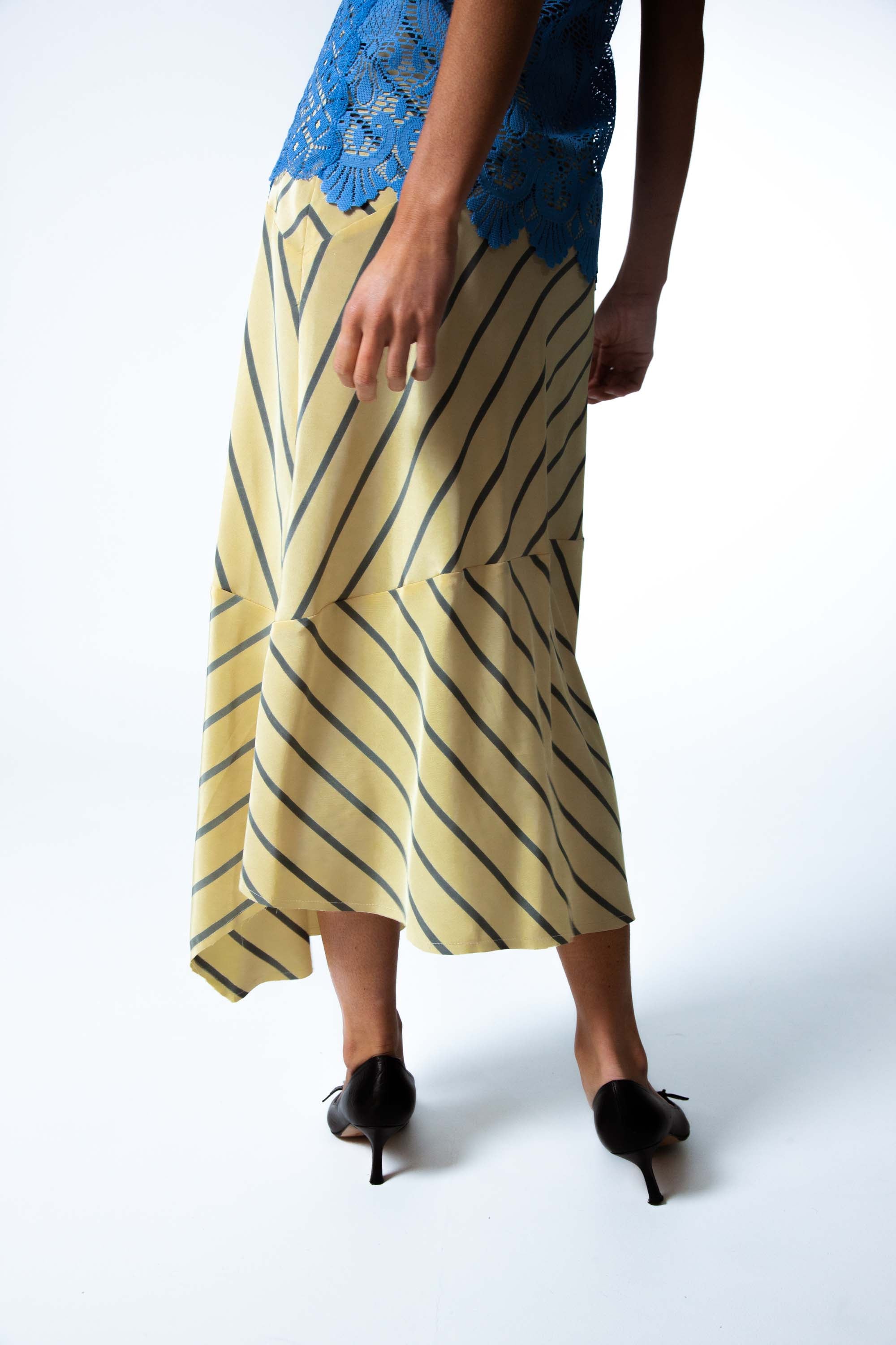 FLOWY ASYMETRIC SKIRT